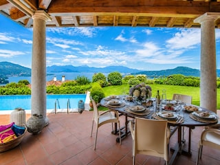 Ca. 22 m² große, überdachte Terrasse