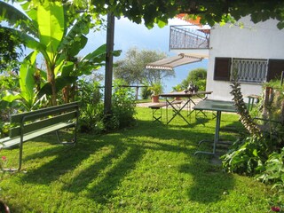 Ca. 10 m² große, romantische Pergola mit Pavillon