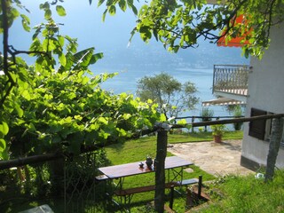 Ca. 10 m² große Pergola mit Pavillon und angrenzendem Sonnengarten mit Barbecue