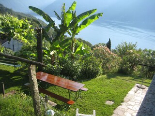 Ca. 10 m² große Pergola mit Pavillon und angrenzendem Sonnengarten mit Barbecue