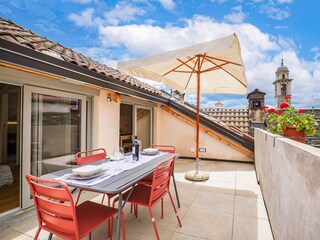 Ca. 20 m² große möblierte Dachterrasse