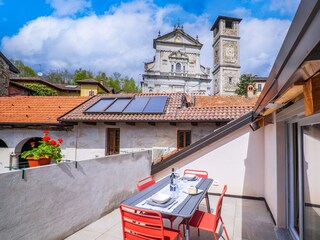 Ca. 20 m² große möblierte Dachterrasse