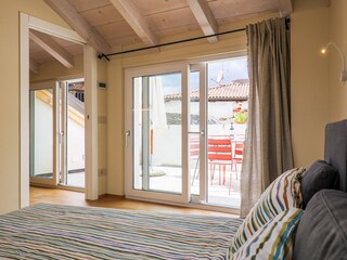 Eins von zwei Schlafzimmern mit Doppelbett