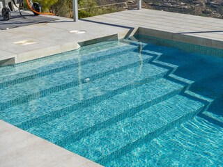 Pool mit TrepKüchendetailpe