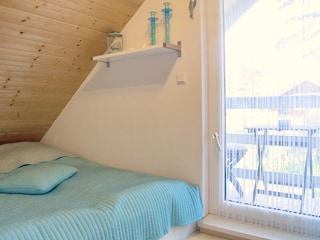 2. Schlafzimmer m. Balkon und TV