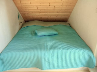 2. SZ (1,60 m breites Doppelbett m. Einzelmatrazen)