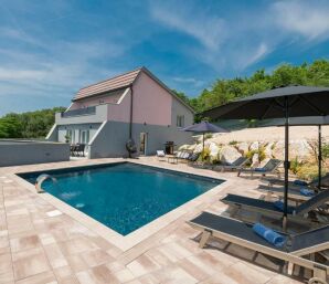 Villa I&N mit Salzwasserpool und Whirlpool