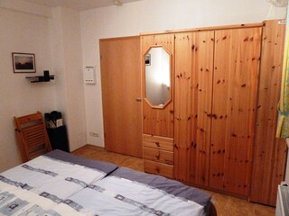 Schlafzimmer 1