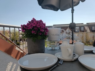 Unser kleiner Balkon mit STERN-Möbeln