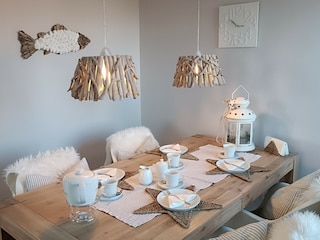 Esstisch ausziehbar – jede Menge Geschirr