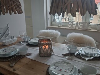 Jede Menge Geschirr, schöne Gläser - wie daheim