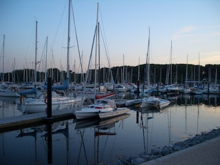 Der Hafen von Boltenhagen im Abendlicht