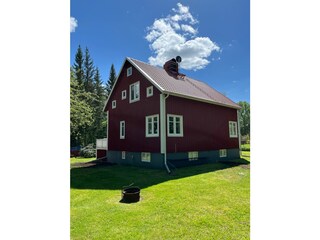 Das Ferienhaus von hinten