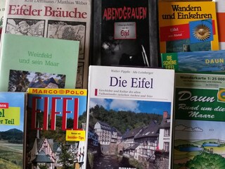 Eifelbücher und Karten zum Schmökern und Planen