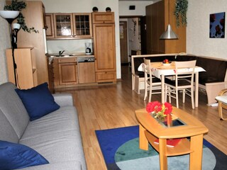 Wohnzimmer und Essecke FeWo Gämse 232