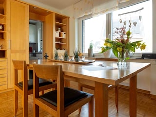 Esstisch mit Blick in den Kurark