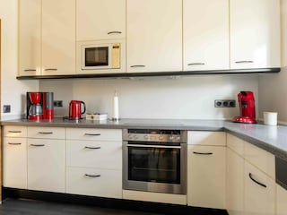 Küche incl. Kühlschrank mit Gefrierfach, Herd, Backofen