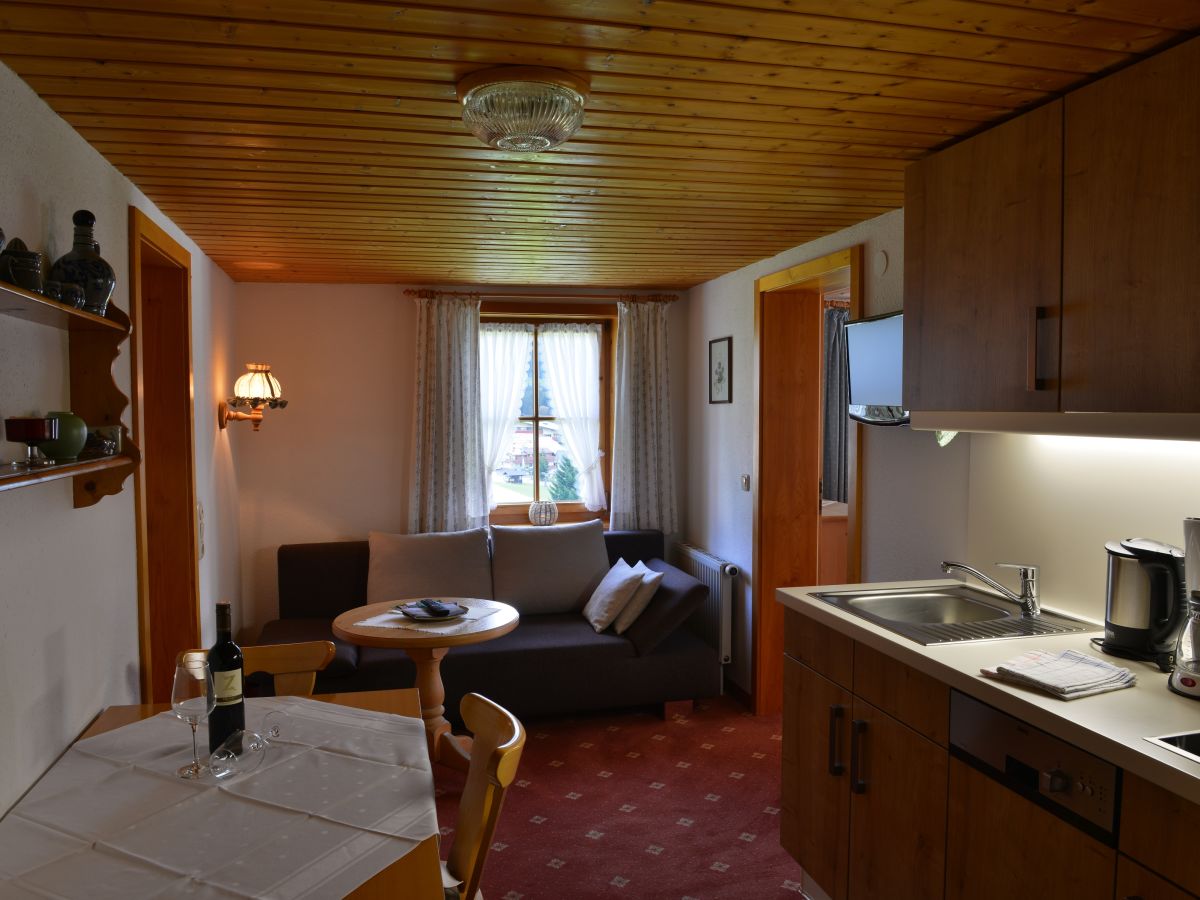 ferienwohnung hammerspitze im bödmerhof, toplage, urige gemütlichkeit, kleinwalsertal frau Urige Küchenzeile ~ ferienwohnung hammerspitze im bödmerhof, toplage, urige gemütlichkeit, kleinwalsertal frau