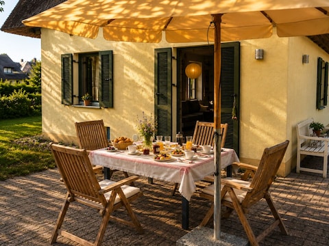 Ferienhaus Haus EDEN - Ihr Urlaub unter Reet auf Rügen