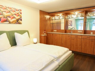 Schlafzimmer im alten Verkaufsraum