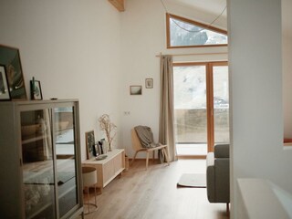 Wohnraum mit großzügiger Terrasse