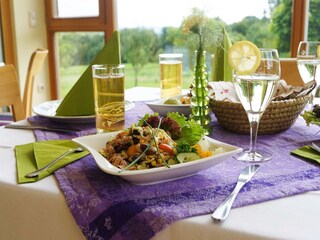 Postl´s Hirschbirnhof_gedeckter Tisch_Oststeiermar