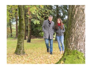 Spazieren in der Parkanlage