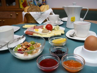 Frühstücken am Leitenbauerhof (C) UaB Sorger