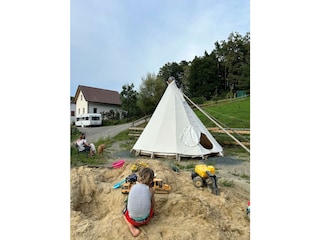Gut Kunterbunt_Tipi_Spielplatz