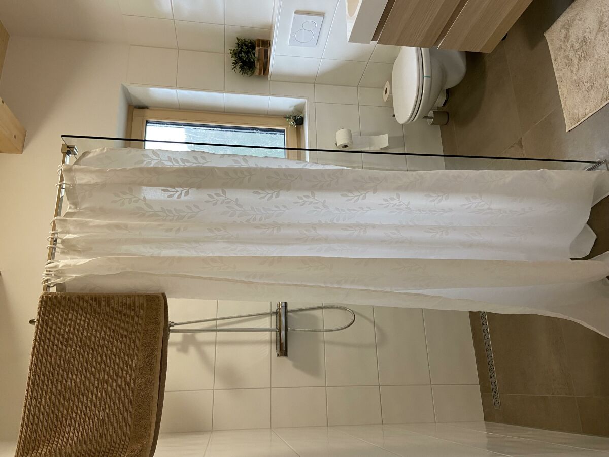 Modernes Badezimmer mit WC