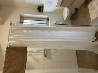 Modernes Badezimmer mit WC