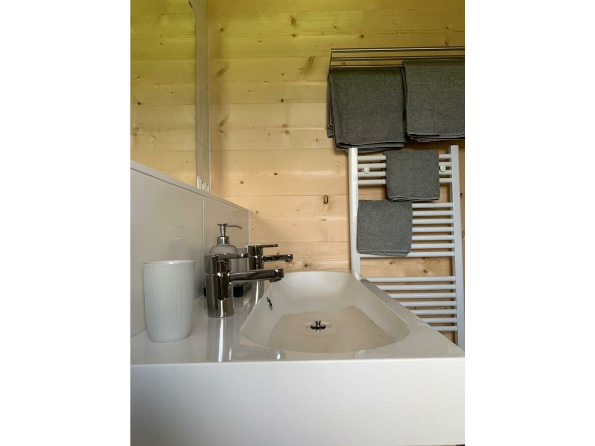 Badezimmer mit Doppekwaschbecken