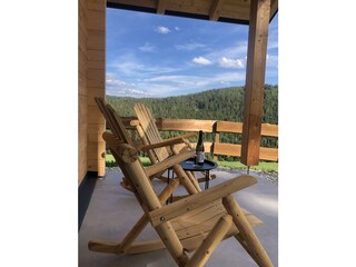 Schaukelstuhl auf der Terrasse