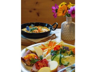 Jause auf der Glatzl Trahütten Alm