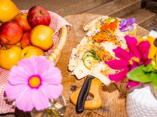 Jause auf der Glatzl Trahütten Alm