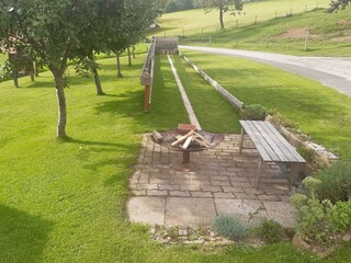 Grillplatz mit Feuerschale und Naturkegelbahn
