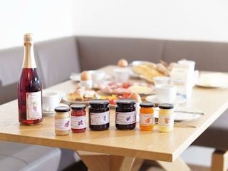 Produkte vom Hof zum Frühstück