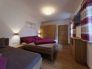 FW Holunder_ Schlafzimmer 3 Betten