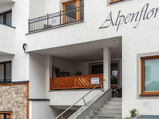 51660408-Alpenflora1-106_230510-154206756-HDR_2305