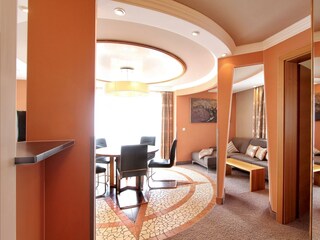 star-tisch-wohnraum-runddecke