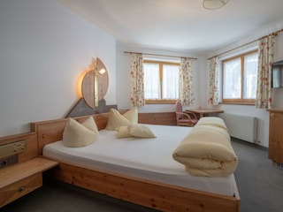 20250812_H_E_Zimmer-103-18.