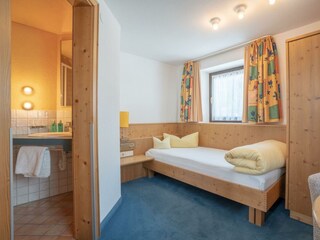 Einzelzimmer ohne Balkon.