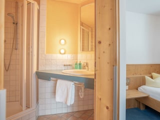Einzelzimmer Dusche