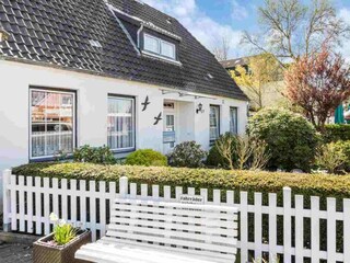 Aussenansicht - Haus Sturmmoewe, Wohnung 5, 2-Zimmer-Ferienwohnung, Badallee 27-27a, St. Peter-Dorf