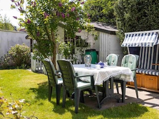 Gartenterrasse - Haus Sturmmoewe, Wohnung 3, 3-Zimmer-Ferienwohnung, Badallee 27-27a, St. Peter-Dorf
