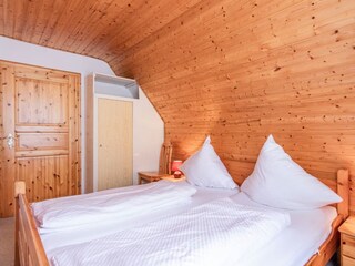 1. Schlafzimmer - Haus Sturmmoewe, Wohnung 3, 3-Zimmer-Ferienwohnung, Badallee 27-27a, St. Peter-...