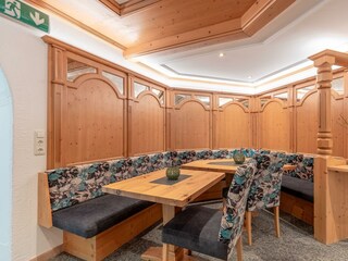Unsere Sitzecke lädt zum gemeinsamen Verweilen ein