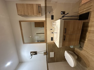 Badezimmer mit Dusche + WC