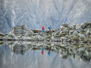 TVBStubaiTirol_AndreSchoenherr_Hiking_Bergsee_24
