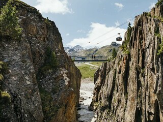 Stubaier_Gletscher_Brücke_Wandern_3SBahn-c-_Andre_